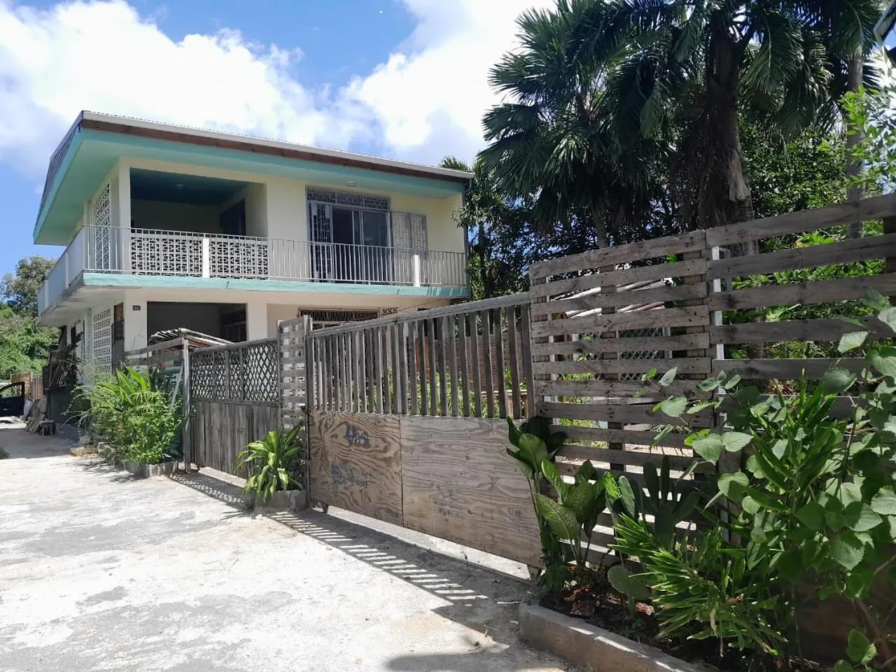 Escapade Creole Maison Rustique Avec Acces A La Plage A La Baie Du Moule Le Moule